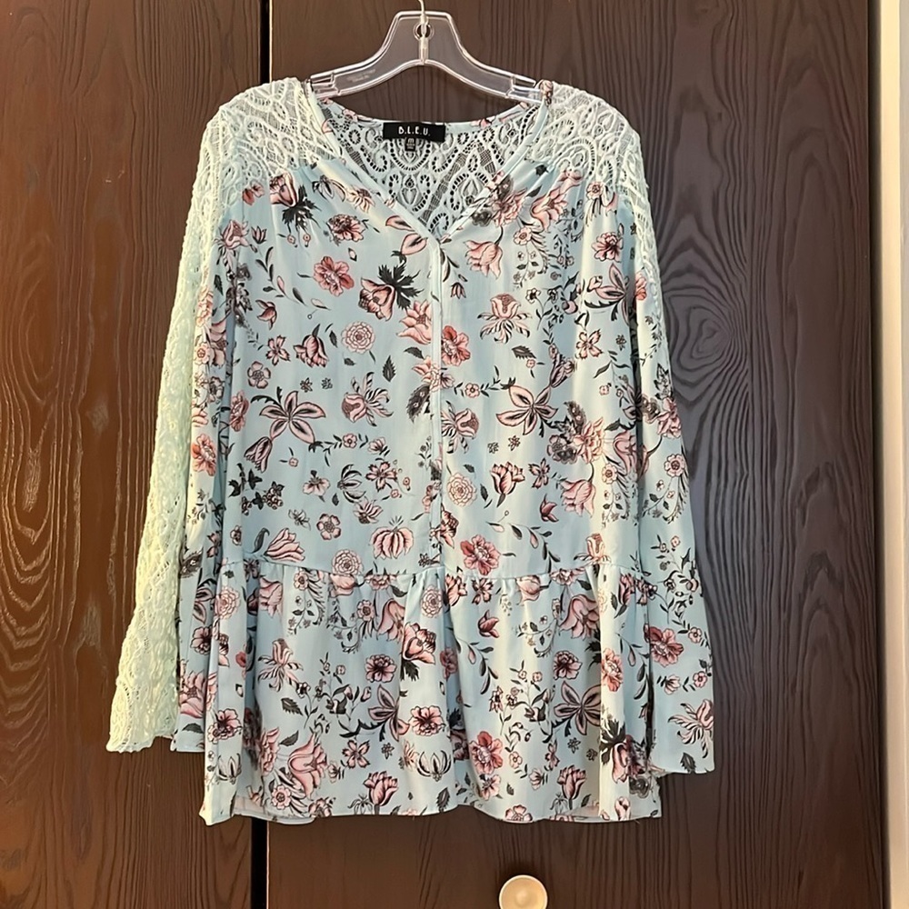 B.L.E.U. Sage boho blouse. Size Medium.